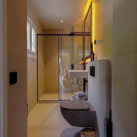 Superb Home Stay Lxr * Eze