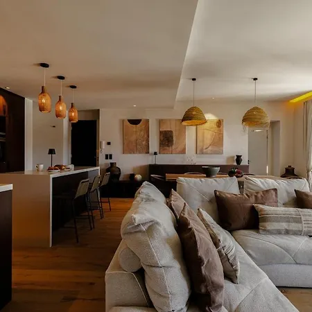 Holiday home Superb Home Stay Lxr