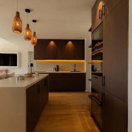 Superb Home Stay Lxr * Eze