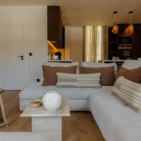 Superb Home Stay Lxr * Eze