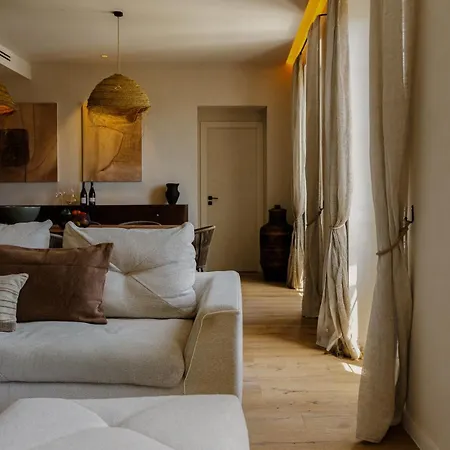Superb Home Stay Lxr * Eze
